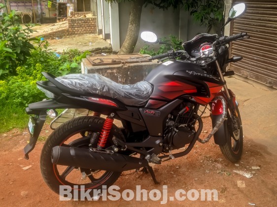 Hero Hunk 150 CC SD Bike - Matte Black With Sports Red